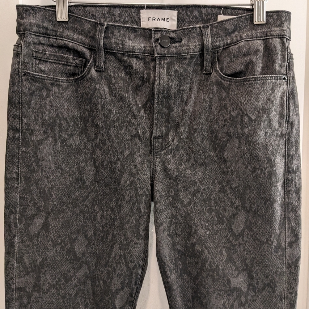Frame | Le Skinny De Jeanne Snake Print Jeans In Tonal Python - Picture 5 of 10
